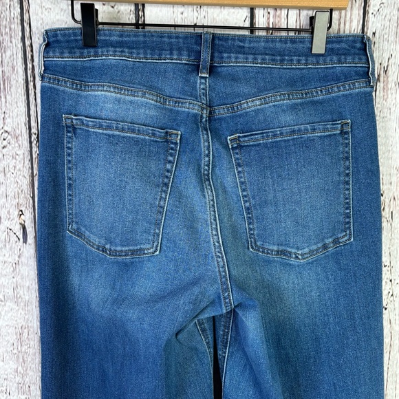 Old Navy Size 12 High Rise WOW Wide Leg Jeans Medium Wash Blue Denim “New Moon” - Picture 4 of 13